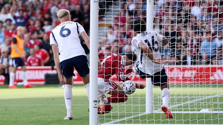 Forest and Spurs both still looking for first win after scrappy draw