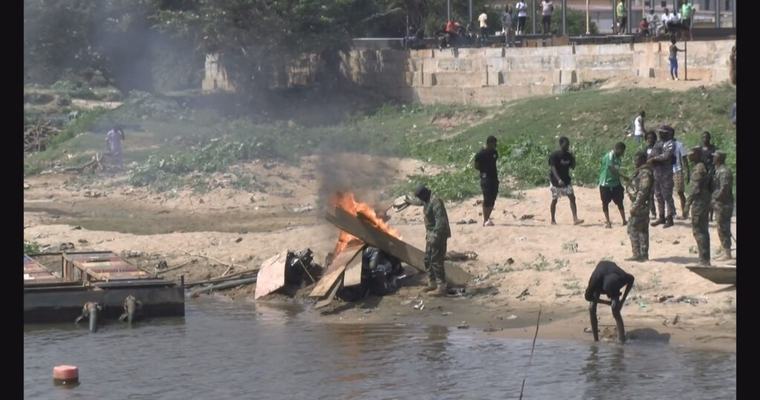 Military men burn changfan machine on Weija Lake
